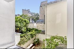 Paris 5th District – A bright 3/4 bed apartment