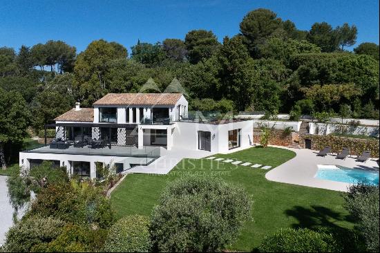 Modern villa near Valbonne