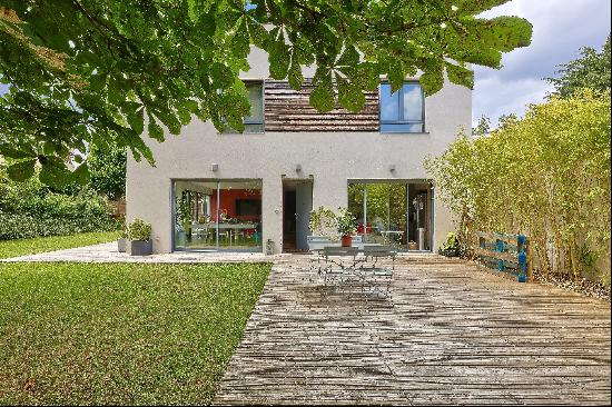 Rueil-Malmaison Centre - With a garden and roof terrace