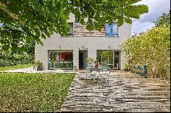 Rueil-Malmaison Centre - With a garden and roof terrace