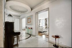 Paris 17th District – An elegant 4-bed apartment