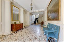 Versailles - A bright 3/4 bed apartment