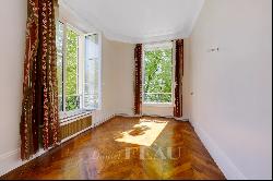 Versailles - A bright 3/4 bed apartment