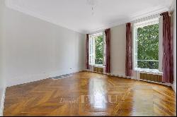 Versailles - A bright 3/4 bed apartment