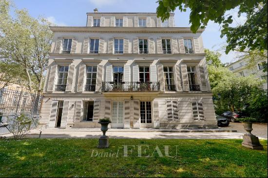 Versailles - A bright 3/4 bed apartment