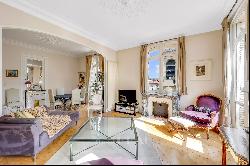 Versailles Notre-Dame - A 3-bed apartment enjoying an open view