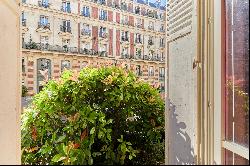 Paris 17th District - A spacious family apartment