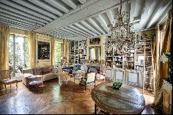 PParis 4th District - A delightful pied a terre oozing with charm