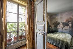 PParis 4th District - A delightful pied a terre oozing with charm