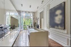 Paris 8th District – An exceptional 4-bed apartment with a leafy garden