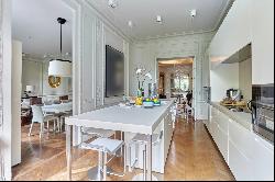 Paris 8th District – An exceptional 4-bed apartment with a leafy garden