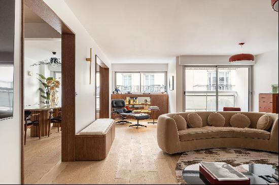 Paris 7th District – A renovated 4-bed apartment