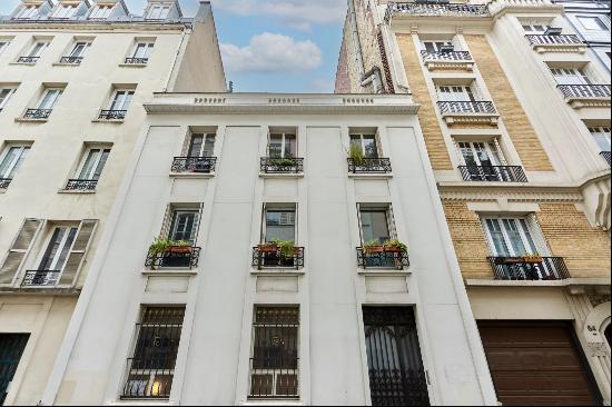 Paris 17th District - A period Town House with great potential