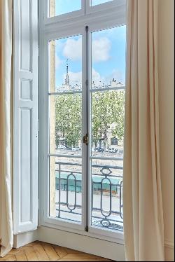 Paris 5th District – An ideal pied a terre - renovated apartment - 4 m height ceilings