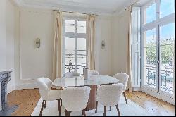 Paris 5th District – An ideal pied a terre - renovated apartment - 4 m height ceilings