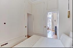 Paris 5th District – An ideal pied a terre - renovated apartment - 4 m height ceilings