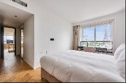 Paris 15th District – A 4-bed apartment commanding a picture-postcard view of the Eiffel 