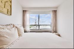 Paris 15th District – A 4-bed apartment commanding a picture-postcard view of the Eiffel 