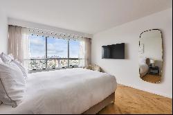 Paris 15th District – A 4-bed apartment commanding a picture-postcard view of the Eiffel 