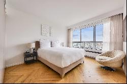 Paris 15th District – A 4-bed apartment commanding a picture-postcard view of the Eiffel 