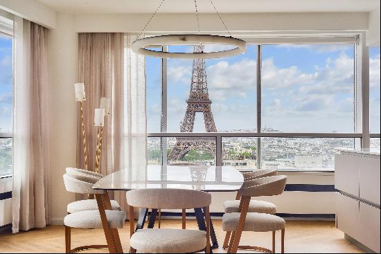 Paris 15th District – A 4-bed apartment commanding a picture-postcard view of the Eiffel 