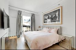 Paris 8th District – A 3-bed apartment with a balcony