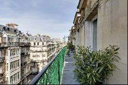 Paris 8th District – A 3-bed apartment with a balcony