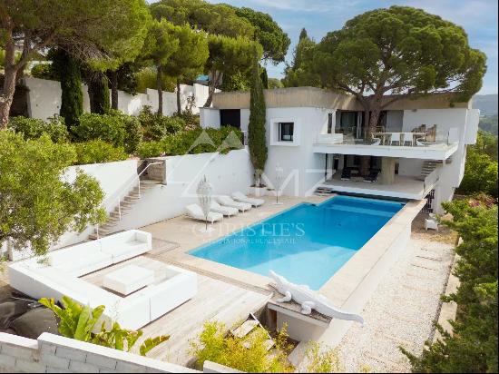 Exceptional property in Cassis