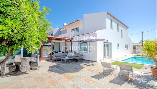 Renovated 4-bedroom villa with pool, for sale in Vilamoura, Algarve