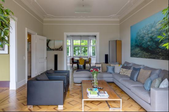 Stylish 4 1/2-room maisonette apartment in Zurich-Enge.