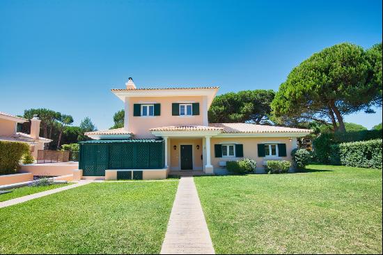 T4+1 Villa with Golf Views in the Prestigious Quinta da Marinha