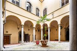 Florence - LUXURY APARTMENT FOR SALE IN THE HISTORICAL CENTER