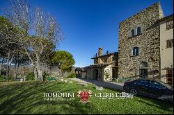 COUNTRY HOUSE WITH RESTAURANT AND VINEYARD FOR SALE IN UMBRIA