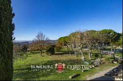 COUNTRY HOUSE WITH RESTAURANT AND VINEYARD FOR SALE IN UMBRIA