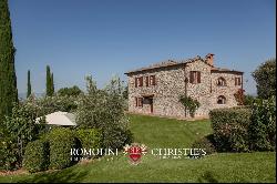 Val d'Orcia - RESTORED FARMHOUSE FOR SALE IN TORRITA DI SIENA