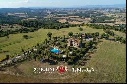 Val d'Orcia - RESTORED FARMHOUSE FOR SALE IN TORRITA DI SIENA