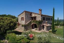 Val d'Orcia - RESTORED FARMHOUSE FOR SALE IN TORRITA DI SIENA