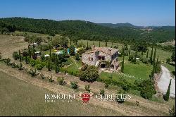 Val d'Orcia - RESTORED FARMHOUSE FOR SALE IN TORRITA DI SIENA