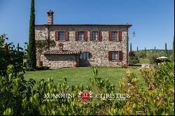 Val d'Orcia - RESTORED FARMHOUSE FOR SALE IN TORRITA DI SIENA