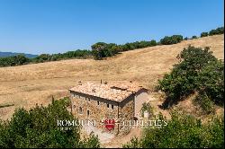 Umbria - PANORAMIC FARMHOUSE FOR SALE IN THE NESTORE VALLEY