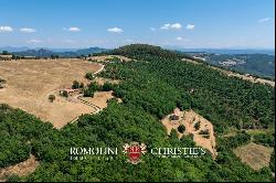 Umbria - PANORAMIC FARMHOUSE FOR SALE IN THE NESTORE VALLEY