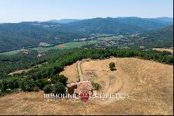 Umbria - PANORAMIC FARMHOUSE FOR SALE IN THE NESTORE VALLEY