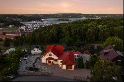 30s Villa with a View of Naset's Boatyard