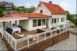 30s Villa with a View of Naset's Boatyard