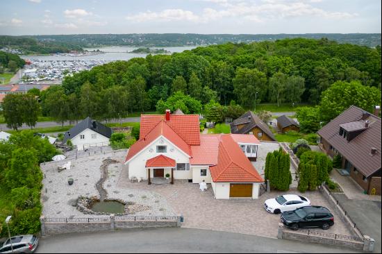 30s Villa with a View of Naset's Boatyard