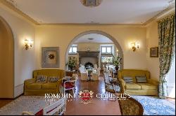 CHARMING 4-STAR LUXURY HOTEL FOR SALE IN CORTONA, TUSCANY