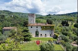 CASTLE WITH VIEWS OF THE HISTORIC CENTER OF FLORENCE FOR SALE