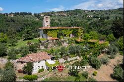 CASTLE WITH VIEWS OF THE HISTORIC CENTER OF FLORENCE FOR SALE