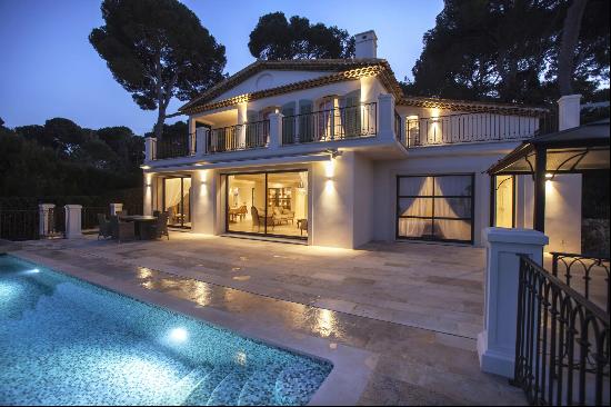 Neo-Provencal Villa with Panoramic Sea View