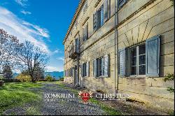 CHARMING HISTORIC VILLA WITH PARK FOR SALE LUCCA, TUSCANY